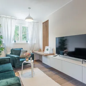Appartamento Norah With Private Parking, Pola